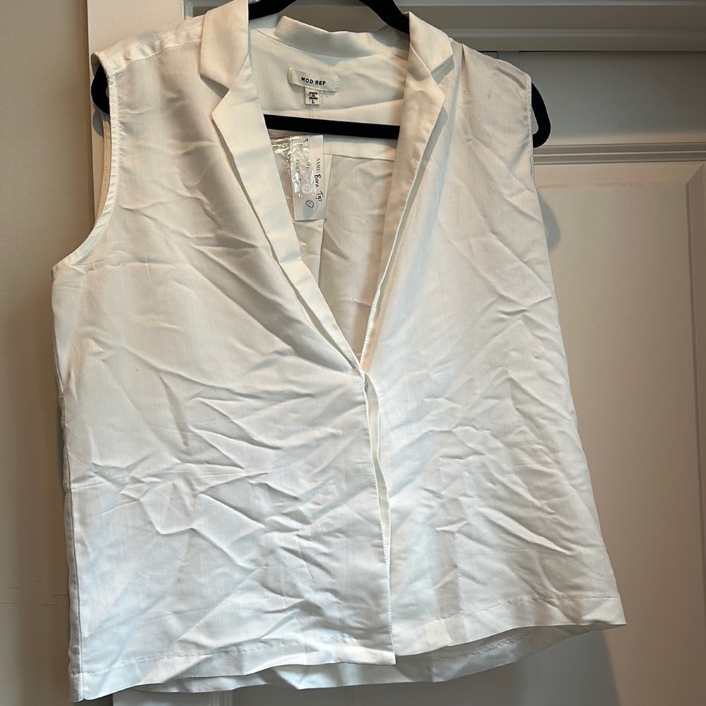 H&M White Sleeveless Button Down Shirt with Notched Collar